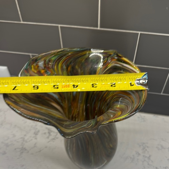Colorful Swirl Glass Vase - Picture 4 of 9